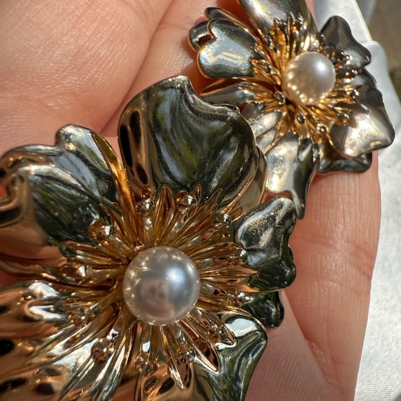 ZARA lux unique Gold Floral Pearl Earrings - Picture 11 of 12